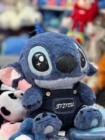 Peluche en Stitch 45cm avec une salopette ! – Image 3