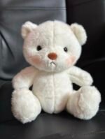 Puffy, le lapin le plus mignon avec un chapeau et une robe rose ! – Image 3